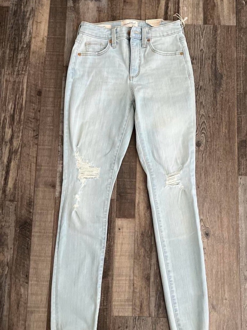 Universal Thread Light Wash Skinny Jeans with Knee Distress